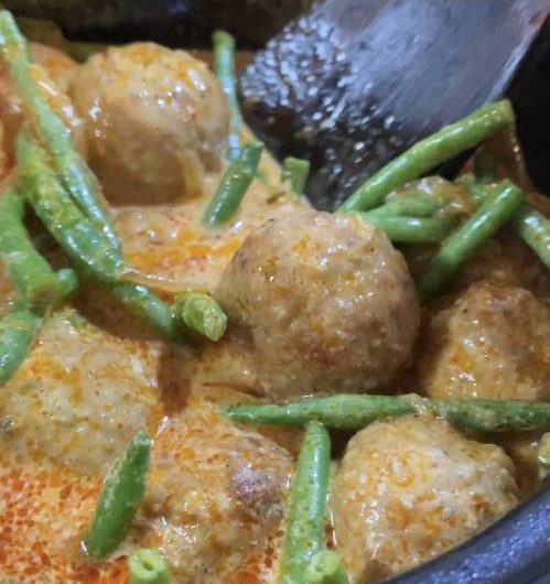 Thai Red Curry with meatballs