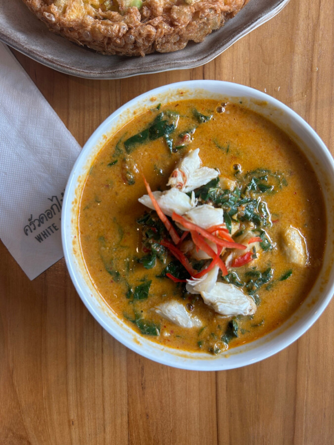 White flower restaurant Bangkok Thai Crab Curry