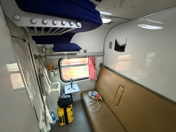 sleeper class cabin SRT train to hat yai